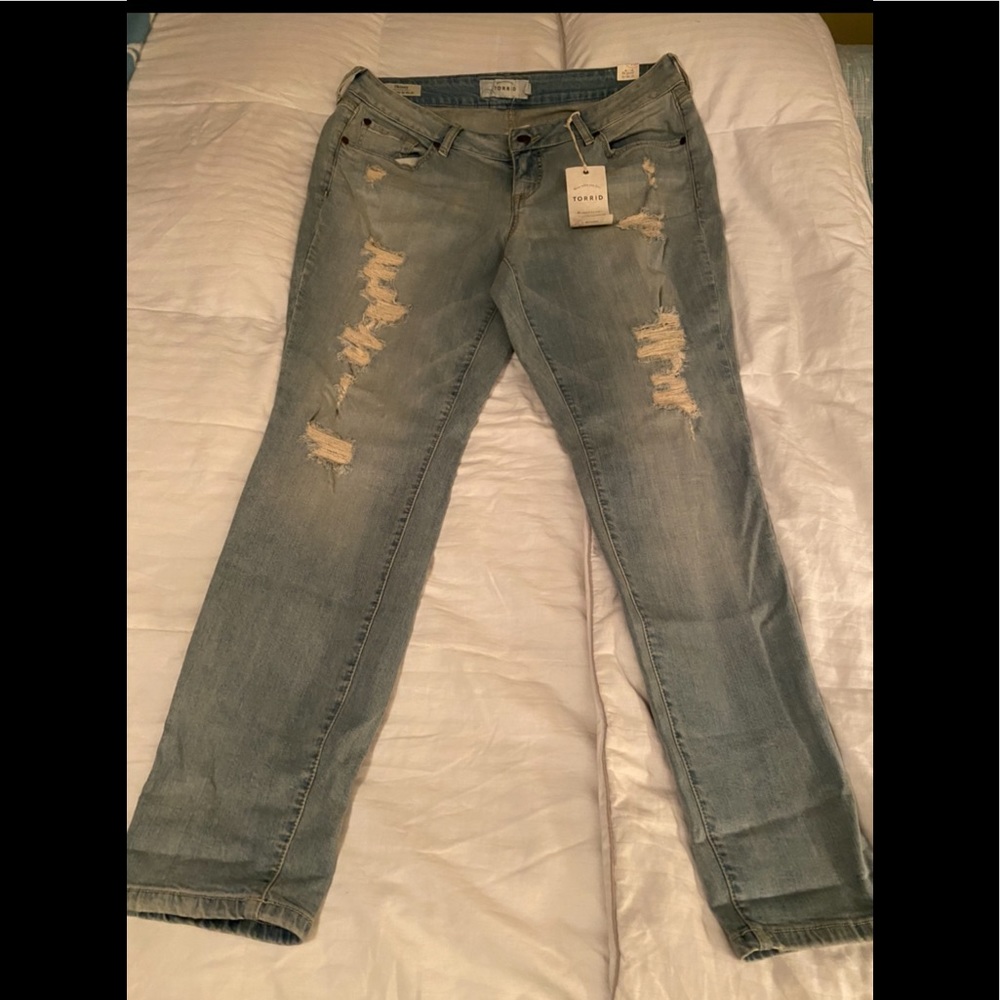 Torrid Sophia skinny destructed wash - size 14